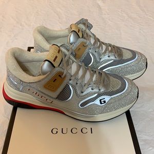 Gucci unisex sneakers lightly worn with no visible wear & tear.